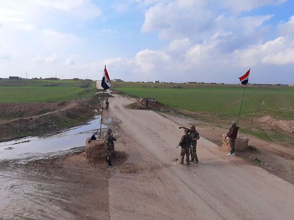 الجيش السوري يطرد دورية للجيش الأمريكي شرق الحسكة... والأخير يعزز قواته في حقول النفط - سبوتنيك عربي