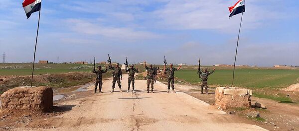 أحد حواجز الجيش السوري في محافظة الحسكة شرق الفرات - سبوتنيك عربي