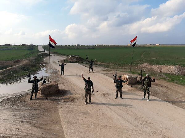 الجيش السوري يطرد دورية للجيش الأمريكي شرق الحسكة... والأخير يعزز قواته في حقول النفط - سبوتنيك عربي