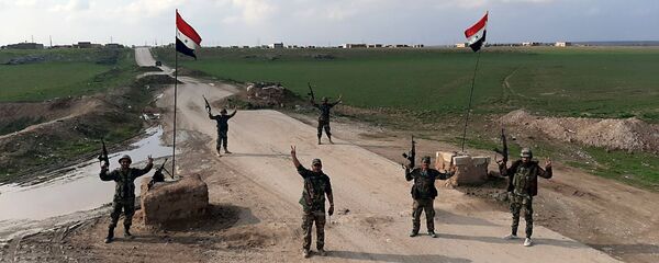 أحد حواجز الجيش السوري في محافظة الحسكة شرق الفرات - سبوتنيك عربي