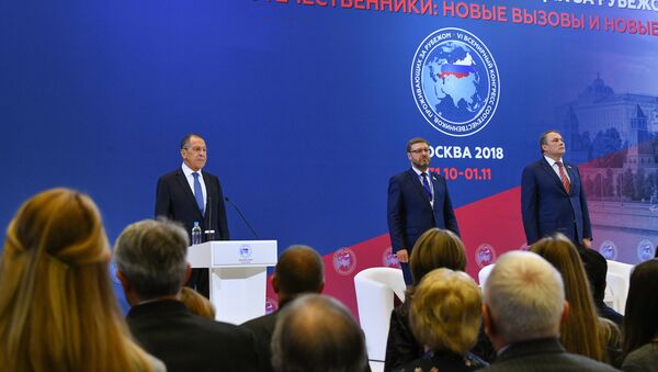 وزير الخارجية الروسي سيرغي لافروف ورئيس لجنة الشؤون الدولية في الغرفة العليا بالبرلمان الروسي كونستانتين كوساتشيف ونائب رئيس مجلس النواب بالبرلمان الروسي بيتر تولستوي خلال المؤتمر العالمي للمواطنين المقيمين بالخارج في موسكو وزير الخارجية الروسي سيرغي لافروف ورئيس لجنة الشؤون الدولية في الغرفة العليا بالبرلمان الروسي كونستانتين كوساتشيف ونائب رئيس مجلس النواب بالبرلمان الروسي بيتر تولستوي خلال المؤتمر العالمي للمواطنين المقيمين بالخارج في موسكو - سبوتنيك عربي