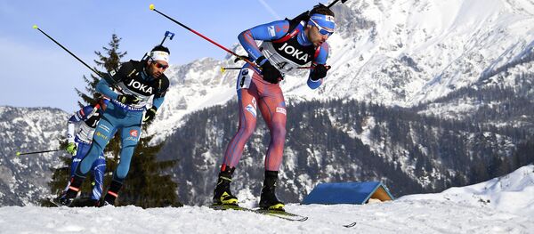 الرياضي الروسي والفرنسي في سباق البياثلون - سبوتنيك عربي