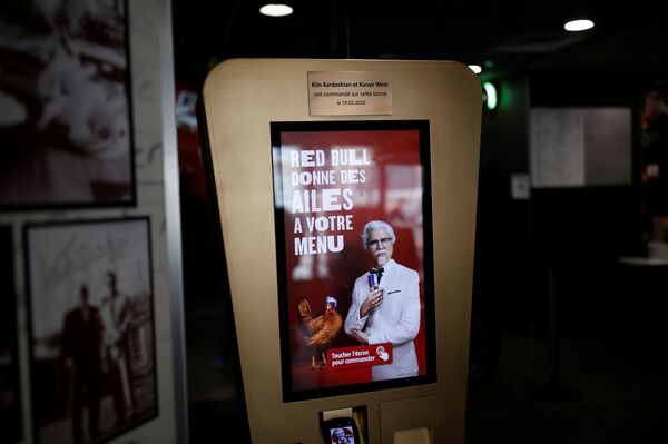 هكذا كرم دجاج كنتاكي كيم كارداشيان... بالصور - سبوتنيك عربي