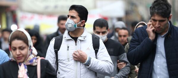 إيرانيون يرتدون أقنعة بعد تفشي فيروس كورونا في إيران إيرانيون يرتدون أقنعة بعد تفشي فيروس كورونا في إيران - سبوتنيك عربي