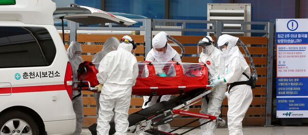 نقل مريض مصاب بفيروس كورونا في كوريا الجنوبية - سبوتنيك عربي