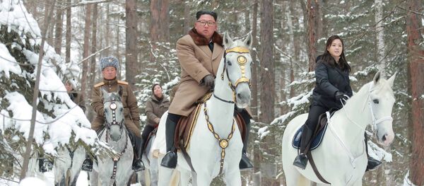 الزعيم الكوري الشمالي كيم جونغ أون، وشقيقته كيم يو جونغ - سبوتنيك عربي