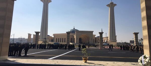 قوات الأمن أمام مسجد المشير قبل جنازة الرئيس المصري الأسبق محمد حسني مبارك، 26 فبراير/شباط 2020 - سبوتنيك عربي