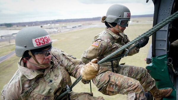 جنود في الجيش الأمريكي يشاركون في تدريب عسكري  - سبوتنيك عربي