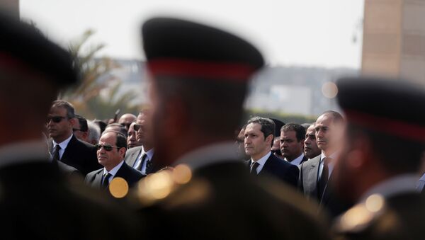 الرئيس المصري عبد الفتاح السيسي يشارك في جنازة محمد حسني مبارك - سبوتنيك عربي
