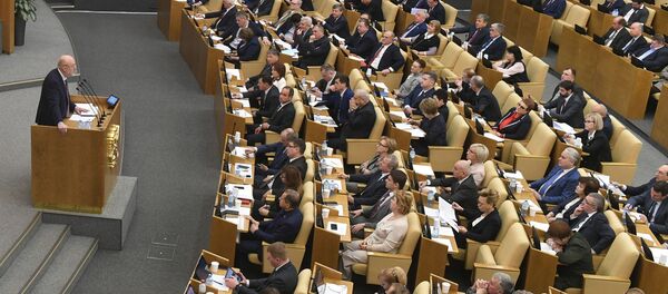 الرئيس المشارك لفريق العمل الخاص بصياغة التعديلات الدستورية ورئيس لجنة بناء الدولة والقانون في مجلس الدوما بافل كراشيننيكوف يتحدث خلال جلسة في مجلس الدوما في موسكو - سبوتنيك عربي