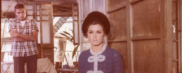 سعاد حسني وعزت العلايلي في مشهد من فيلم الاختيار للمخرج المصري الكبير يوسف شاهين - سبوتنيك عربي