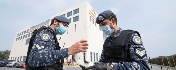 قوات أمن في الكويت تتخذ إجراءات مشددة تحسبا لانتشار فيروس كورونا الجديد - سبوتنيك عربي