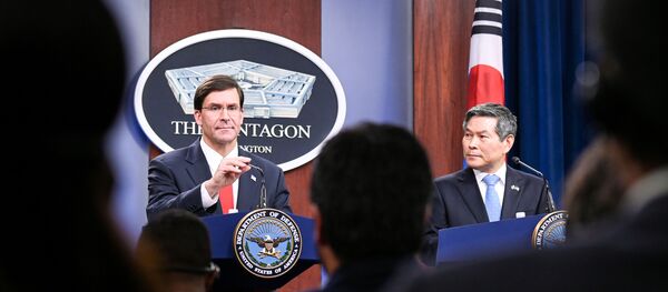وزير الدفاع الأمريكي مارك إسبر ووزير الدفاع الكوري الجنوبي كيونغ دو في مؤتمر صحفي بالبنتاغون - سبوتنيك عربي