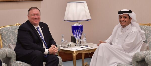 نائب رئيس الوزراء القطري ووزير الخارجية الشيخ محمد بن عبد الرحمن آل ثاني يجتمع مع وزير الخارجية الأمريكي مايك بومبيو على هامش حفل توقيع اتفاق السلام بين الولايات المتحدة وحركة طالبان الأفغانية في الدوحة  - سبوتنيك عربي