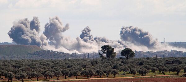 ضربات جوية في مدينة إدلب في شمال سوريا - سبوتنيك عربي