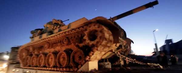 عبور المعدات العسكرية التابعة لـ الجيش التركي للحدود السورية التركية، محافظة إدلب، سوريا، تركيا 9 فبراير 2020 عبور المعدات العسكرية التابعة لـ الجيش التركي للحدود السورية التركية، محافظة إدلب، سوريا، تركيا 9 فبراير 2020 - سبوتنيك عربي