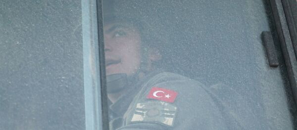 عبور المعدات العسكرية التابعة لـ الجيش التركي للحدود السورية التركية، محافظة إدلب، سوريا، تركيا 9 فبراير 2020 عبور المعدات العسكرية التابعة لـ الجيش التركي للحدود السورية التركية، محافظة إدلب، سوريا، تركيا 9 فبراير 2020 - سبوتنيك عربي