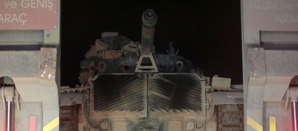 عبور المعدات العسكرية التابعة لـ الجيش التركي للحدود السورية التركية، محافظة إدلب، سوريا، تركيا 9 فبراير 2020 - سبوتنيك عربي