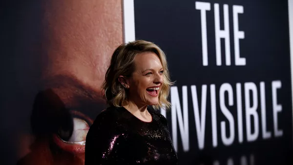 الممثلة الأمريكية، إليزابيث موس، في العرض الخاص لفيلم The Invisible Man، لوس أنجلوس، الولايات المتحدة، 25 فبراير/ شباط 2020 - سبوتنيك عربي