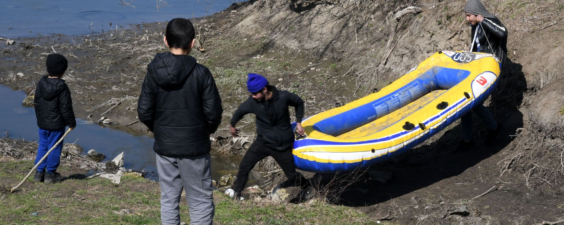 مهاجرون في معبر بازاركول الحدودي في تركيا، الحدود التركية اليونانية، 29 فبراير 2020 - سبوتنيك عربي, 1920, 14.03.2022