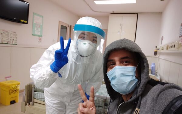 الفلسطيني محمد أبو ناموس، من غزة، يتعافى من فيروس كورونا في الصين - سبوتنيك عربي