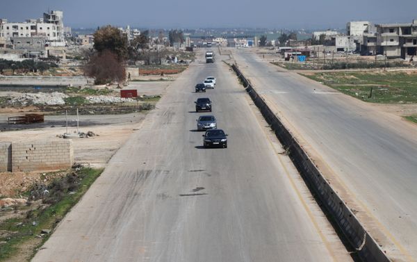 الهدوء وعودة الحياة إلى طريق حلب - دمشق الدولي إم-5 - سبوتنيك عربي