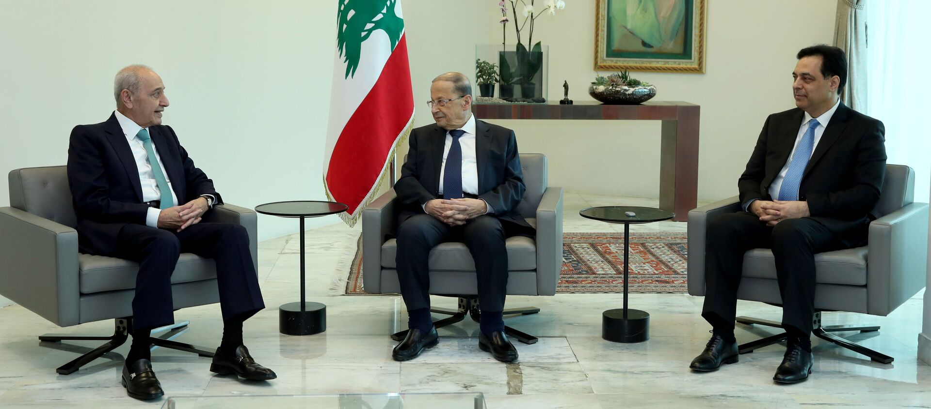 الرئيس اللبناني ميشال عون يلتقي رئيس الوزراء حسن دياب ورئيس مجلس النواب نبيه بري في القصر الرئاسي في بعبدا - سبوتنيك عربي, 1920, 17.06.2021