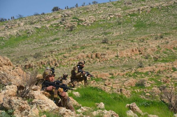 القوات العراقية تنفذ إنزالا بمشاركة التحالف الدولي وتقتل 25 إرهابيا... صور - سبوتنيك عربي