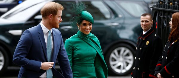 دوق ودوقة ساسكس الأمير البريطاني هاري وميغان ماركل لحظة وصولهما إلى خدمة الكومنولث السنوية في دير ويستمنستر في لندن، بريطانيا، 9 مارس/ آذار 2020 - سبوتنيك عربي