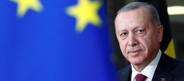 الرئيس التركي رجب طيب أردوغان في اجتماع مع رئيس مجلس الاتحاد الأوروبي تشارلز ميشيل في بروكسل - سبوتنيك عربي