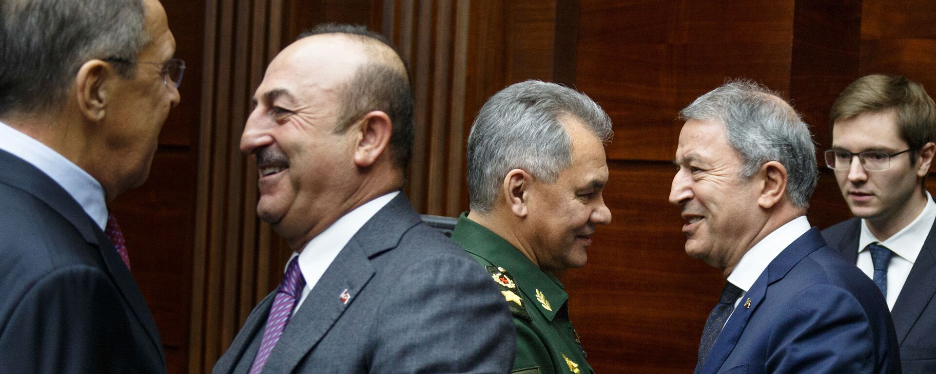 وزير الخارجية الروسي سيرغي لافروف ووزير الخارجية التركي مولود تشاووش أوغلو ووزير الدفاع الروسي سيرغي شويغو ووزير الدفاع التركي خلوصي أكار خلال اجتماع في موسكو وزير الخارجية الروسي سيرغي لافروف ووزير الخارجية التركي مولود تشاووش أوغلو ووزير الدفاع الروسي سيرغي شويغو ووزير الدفاع التركي خلوصي أكار خلال اجتماع في موسكو - سبوتنيك عربي, 1920, 13.04.2021