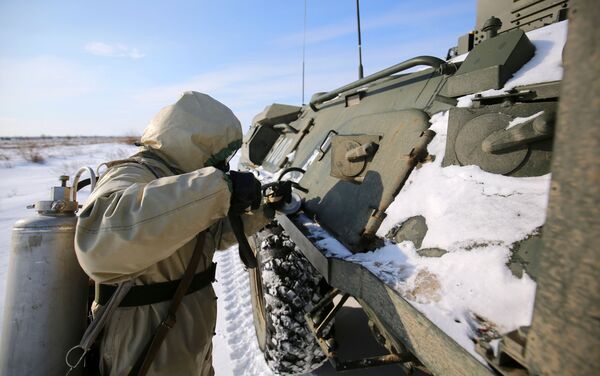 أحد عناصر الحماية ضد التلوث الإشعاعي والكيميائي والبيولوجي في الجيش الروسي أحد عناصر الحماية ضد التلوث الإشعاعي والكيميائي والبيولوجي في الجيش الروسي - سبوتنيك عربي