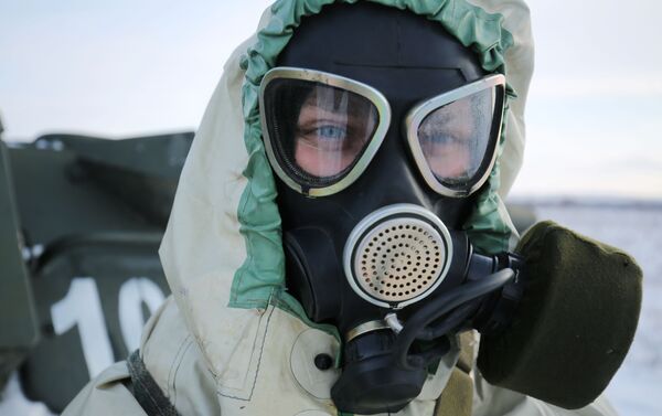 أحد عناصر الحماية ضد التلوث الإشعاعي والكيميائي والبيولوجي في الجيش الروسي أحد عناصر الحماية ضد التلوث الإشعاعي والكيميائي والبيولوجي في الجيش الروسي - سبوتنيك عربي