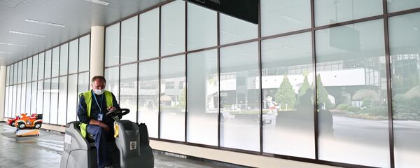 انتشار فيروس كورونا - تعقيم مطار سوتشي، روسيا  12 مارس 2020 - سبوتنيك عربي