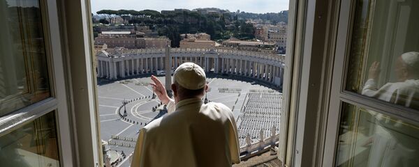 بابا الفاتيكان فرانسيس خلال القداس في ساحة القديس بيتر الخالية بسبب الحجر الصحي المفروض في الفاتينكان، إيطاليا 15 مارس 2020 بابا الفاتيكان فرانسيس خلال القداس في ساحة القديس بيتر الخالية بسبب الحجر الصحي المفروض في الفاتينكان، إيطاليا 15 مارس 2020 - سبوتنيك عربي