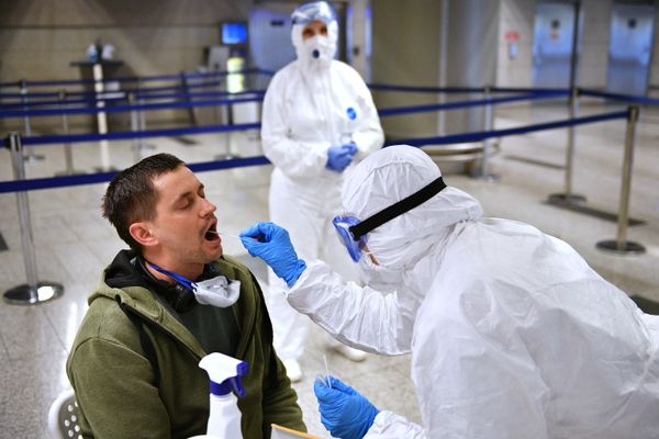 انتشار فيروس كورونا في روسيا - الاجراءات الاحترازية ضد انتشار الفيروس في مطار فنوكوفو، موسكو، روسيا ١٩ مارس ٢٠٢٠ انتشار فيروس كورونا في روسيا - الاجراءات الاحترازية ضد انتشار الفيروس في مطار فنوكوفو، موسكو، روسيا ١٩ مارس ٢٠٢٠ - سبوتنيك عربي