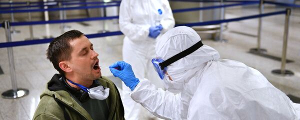 انتشار فيروس كورونا في روسيا - الاجراءات الاحترازية ضد انتشار الفيروس في مطار فنوكوفو، موسكو، روسيا ١٩ مارس ٢٠٢٠ - سبوتنيك عربي