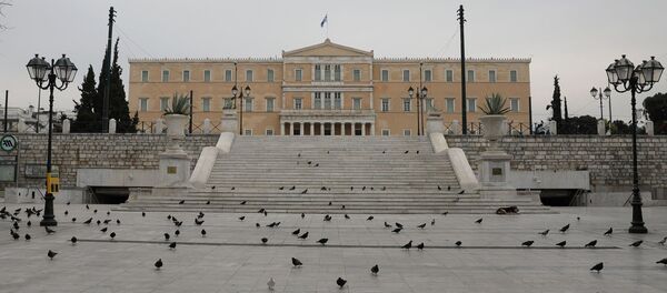 ساحة سينتاجما الفارغة ومبنى البرلمان اليوناني في الخلفية بعد تفشي مرض فيروس كورونا (COVID-19) في أثينا - سبوتنيك عربي