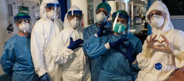  أطباء مستشفى كريمونا، الذين يكافحون مرض Covid-19 إيطاليا مارس 13 مارس 2020، كورونا - سبوتنيك عربي