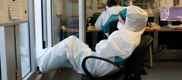 أطباء مستشفى كريمونا، الذين يكافحون مرض Covid-19 إيطاليا مارس 13 مارس 2020، كورونا - سبوتنيك عربي