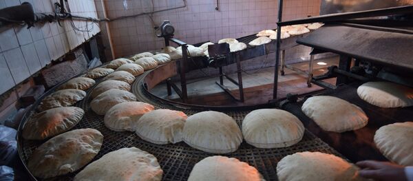 مع أول حالة كورونا...الشرطة السورية تتدخل لتنظيم الازدحام الشديد على أفران الخبز مع أول حالة كورونا...الشرطة السورية تتدخل لتنظيم الازدحام الشديد على أفران الخبز - سبوتنيك عربي