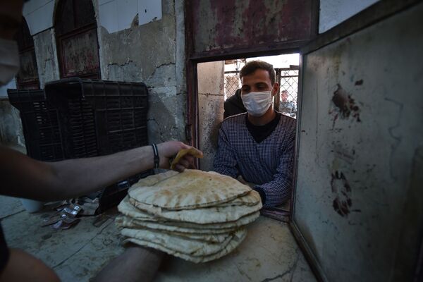 مع أول حالة كورونا... الشرطة السورية تتدخل لتنظيم الازدحام الشديد على أفران الخبز... فيديو وصور مع أول حالة كورونا... الشرطة السورية تتدخل لتنظيم الازدحام الشديد على أفران الخبز... فيديو وصور - سبوتنيك عربي