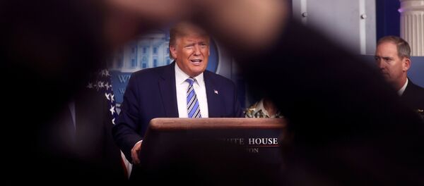 الرئيس الأمريكي دونالد ترامب خلا مؤتمر صحفي للحديث عن أزمة فيروس كورونا - سبوتنيك عربي