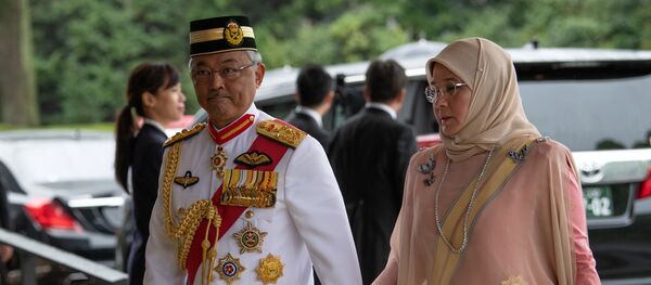 ملك ماليزيا السلطان أحمد شاه والملكة عزيزة أمينة  - سبوتنيك عربي