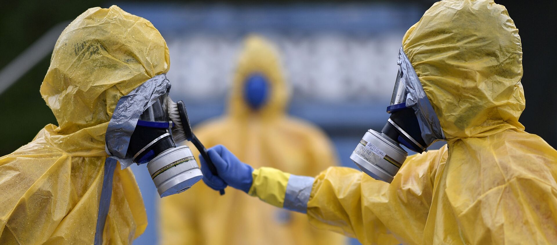 رجال الإطفاء يرتدون أزياء واقية في إطار تنفيذ تعليمات الطوارئ والأمن ضد انتشار فيروس كورونا الجديد، في بيلو هوريزونتي، ولاية ميناس جيرايس، البرازيل، في 20 مارس 2020 رجال الإطفاء يرتدون أزياء واقية في إطار تنفيذ تعليمات الطوارئ والأمن ضد انتشار فيروس كورونا الجديد، في بيلو هوريزونتي، ولاية ميناس جيرايس، البرازيل، في 20 مارس 2020 - سبوتنيك عربي, 1920, 12.09.2021