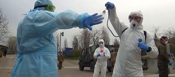 قافلة المساعدات الروسية والقوات الخاصة الروسية لمكافحة كورونا في إيطاليا، بيرغامو، 26  مارس 2020  - سبوتنيك عربي