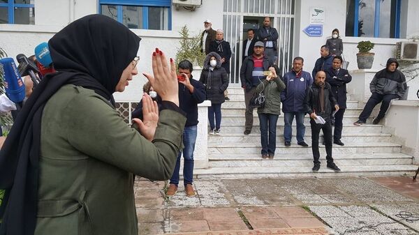 شابة تونسية تفك شيفرة أخبار كورونا بلغة الإشارة - سبوتنيك عربي