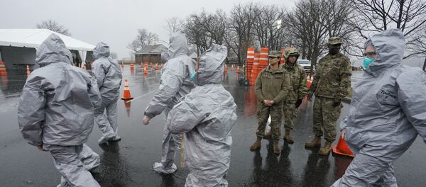 أطباء أمريكيون يحاربون فيروس كورونا - سبوتنيك عربي
