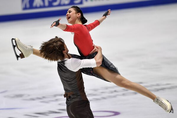 الروسيان يليزافيتا شانايفا وديفيد ناريجني خلال دورة تدريبية قبل بطولة العالم للتزحلق على الجليد للناشئين لعام 2020 في تالين، إستونيا 3 مارس 2020 - سبوتنيك عربي
