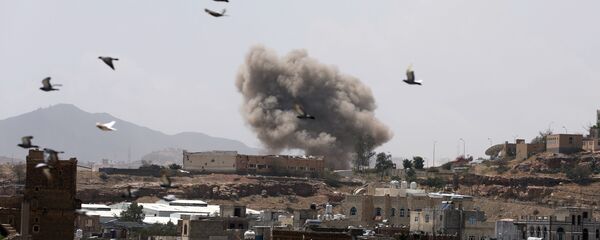 قصف التحالف العربي على العاصمة اليمنية صنعاء - سبوتنيك عربي